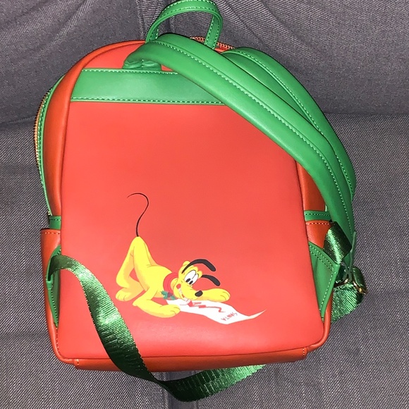 Loungefly 🎄Mickey & Minnie 🎄 Hot Cocoa Fireplace Backpack & Wallet Set - Picture 6 of 15